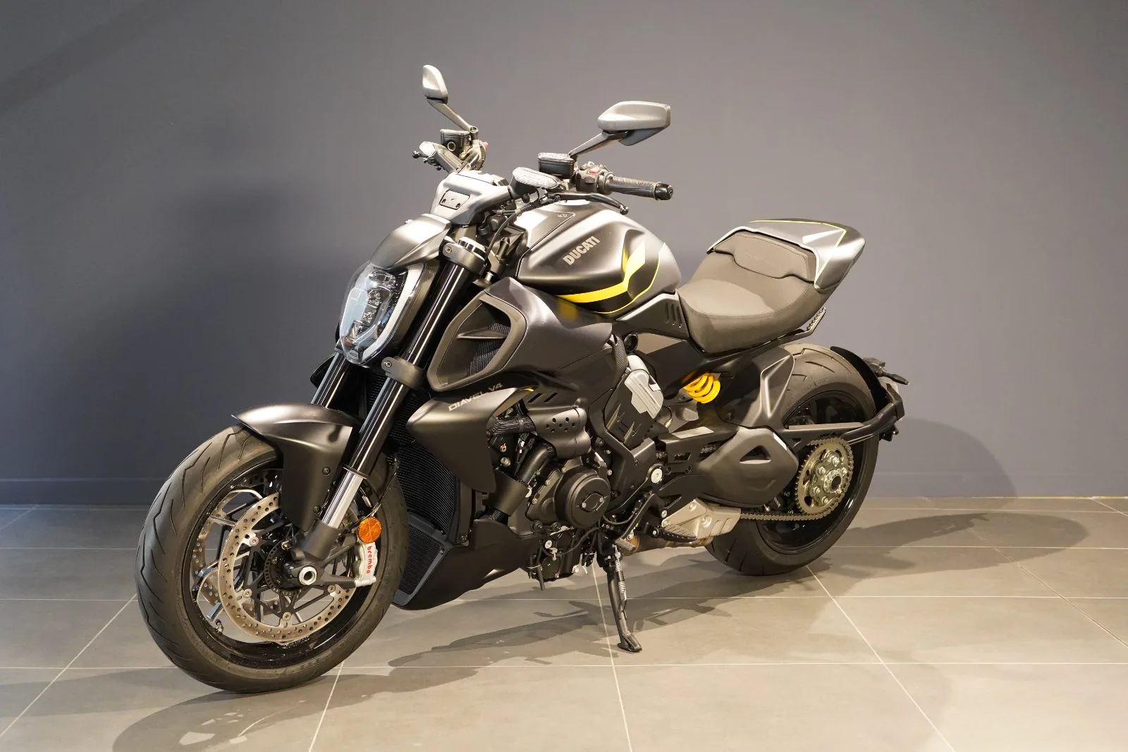 Honda Diavel V4 Dark Stealth Yellow d'occasion